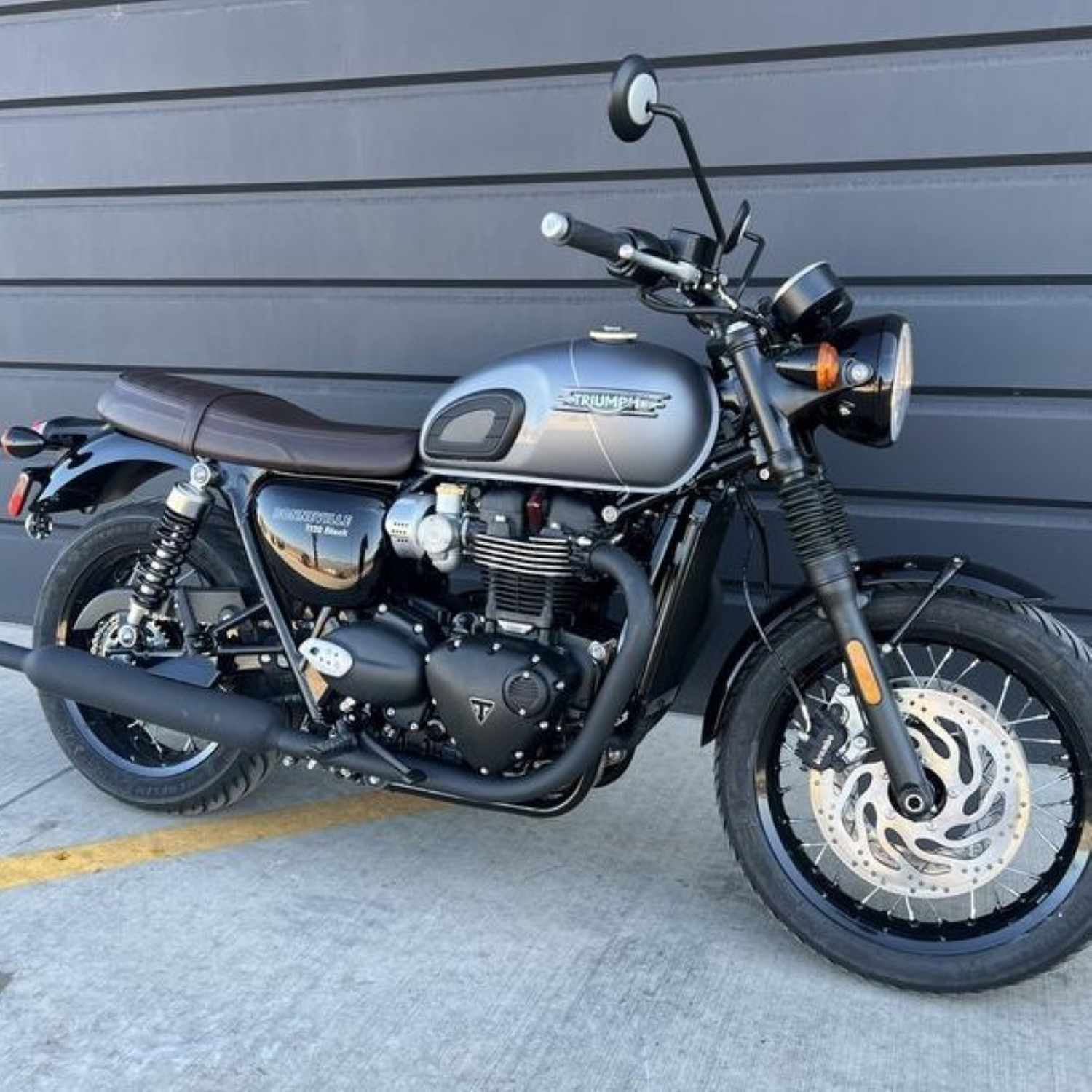 Triumph Graphite Grey (code LC) Paint Product